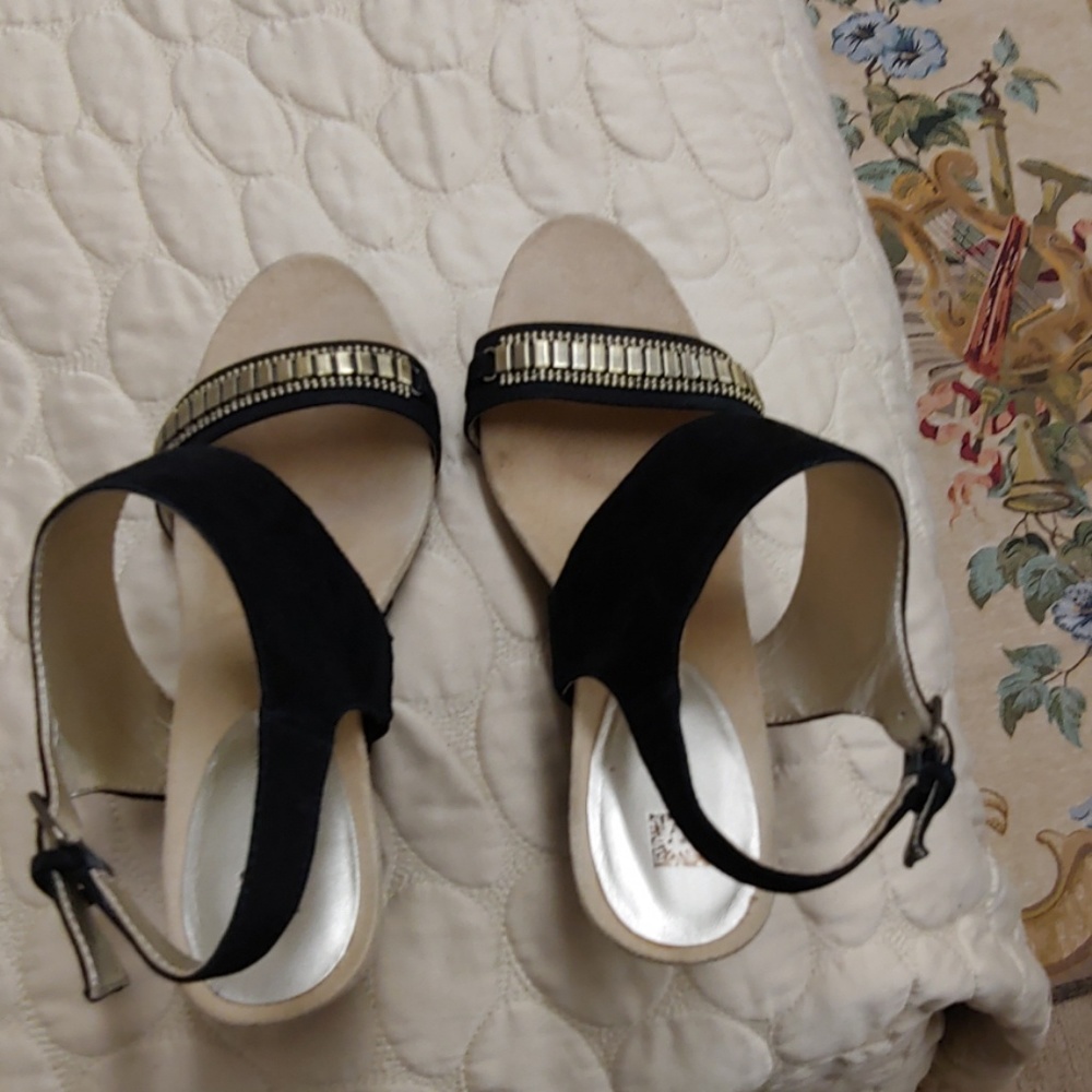 Bandolino gorgeous black and Gold Wedge